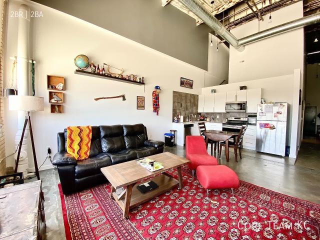 2 BR, 2 BA Apartment 1180 E. 30th St Kansas City, MO 64109