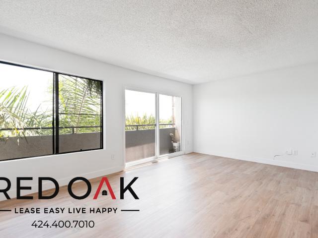 2 BR, 2 BA Apartment 11817 Victory Boulevard, Los Angeles, CA 91606