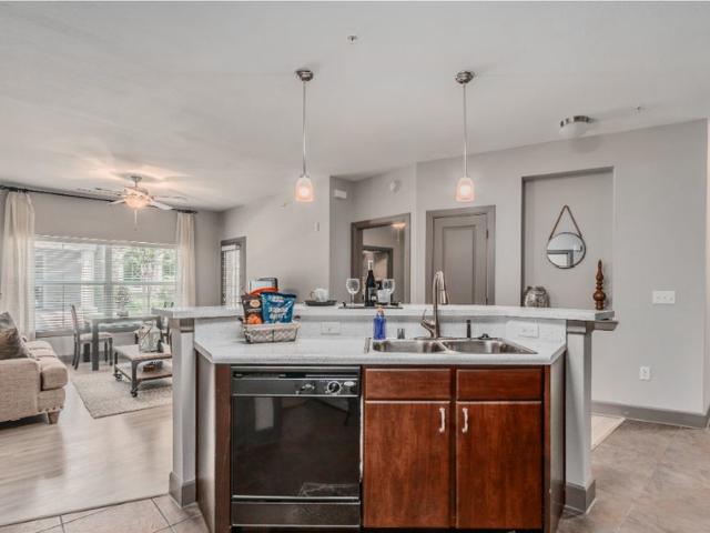 2 BR, 2 BA Apartment 11917 Greenville Ave, Dallas, TX 75243