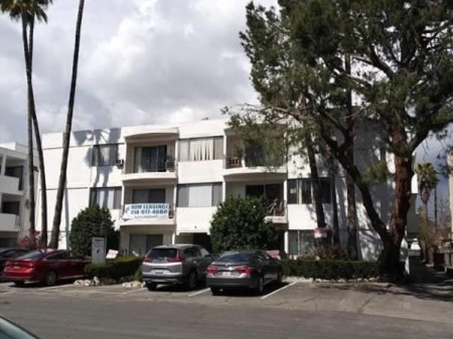 2 BR, 2 BA Apartment 11911 Weddington Street Unit AUCLZR, Valley Village, CA 91607