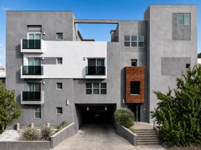 2 BR, 2 BA Apartment 11925 Kling St Unit 212, Valley Village, CA 91607