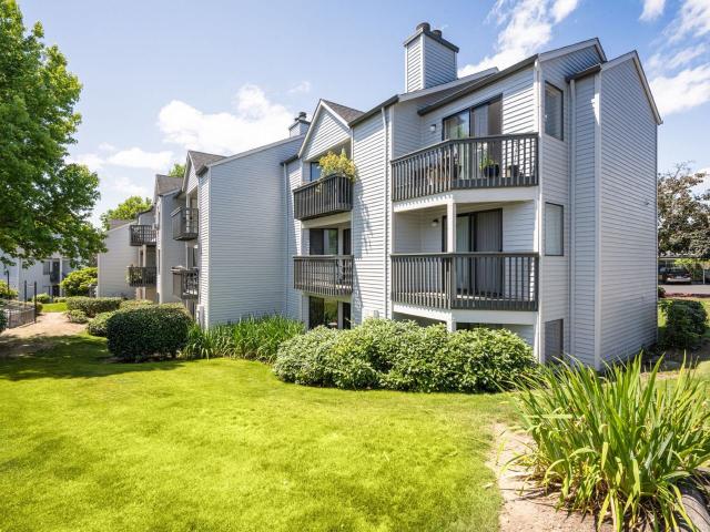 2 BR, 2 BA Apartment 11981 SW Center St Unit 11, Beaverton, OR 97005