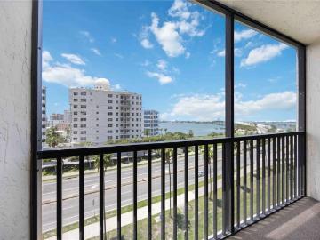 2 BR, 2 BA Apartment 11 Sunset Drive, Sarasota, FL 34236