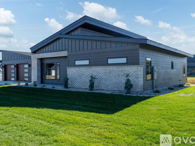 2 BR, 2 BA Apartment 11 S Pointe Ct, North Mankato, MN 56003