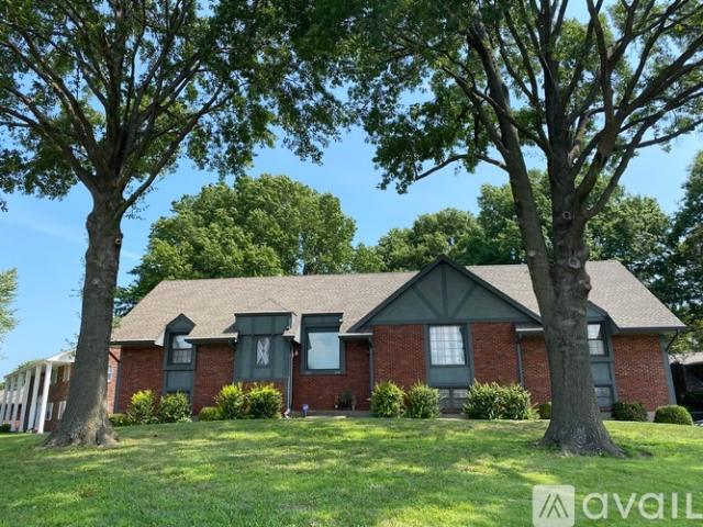 2 BR, 2 BA Apartment 1202 NW 6th St, Unit 1202, Blue Springs, MO 64014