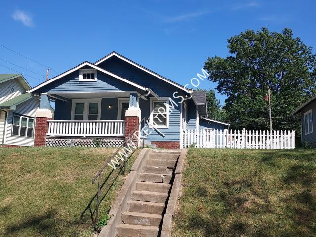 2 BR, 2 BA Apartment 1204 SW Woodward Ave, Topeka, KS 66604