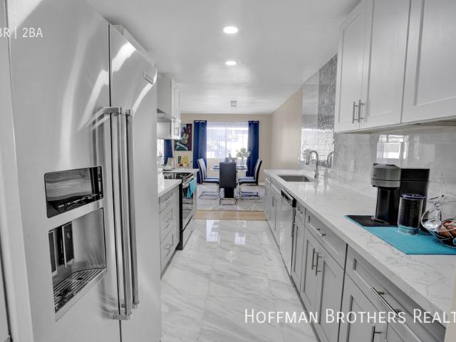 2 BR, 2 BA Apartment 121 N Croft Ave, Los Angeles, CA 90048