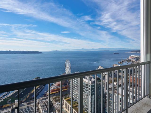 2 BR, 2 BA Apartment 1221 1st Avenue Unit 17F, Seattle, WA 98101