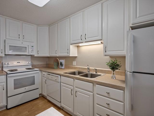 2 BR, 2 BA Apartment 1224 Shakopee Avenue Unit 305, Shakopee, MN 55379