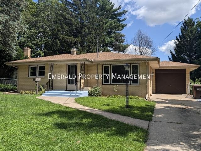 2 BR, 2 BA Apartment 127 Hilton Ave, Rockford, IL 61107
