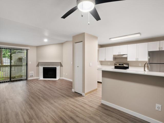 2 BR, 2 BA Apartment 12414 NE 127th Court Unit D08, Kirkland, WA 98034
