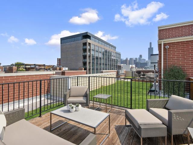 2 BR, 2 BA Apartment 1241 1245 West Jackson Boulevard Unit 2 0204, Chicago, IL 60607