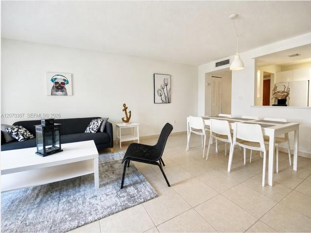 2 BR, 2 BA Apartment 1250 Lincoln Rd # 401, Miami Beach FL 33139, Miami Beach, FL 33139