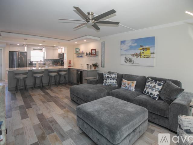 2 BR, 2 BA Apartment 1250 North Portofino Drive, Unit 203MARLIN, Siesta Key, FL 34242