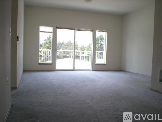 2 BR, 2 BA Apartment 12549 28th Avenue Northeast, Unit 402, Seattle, WA 98125