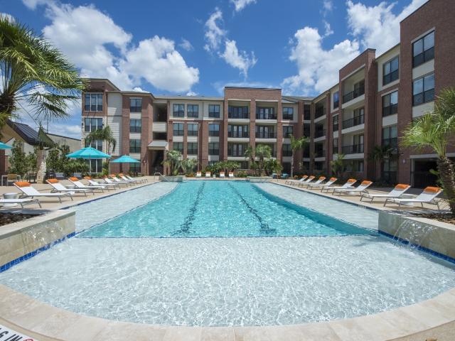 2 BR, 2 BA Apartment 1300 N Post Oak Rd Unit 1 1323, Houston, TX 77055