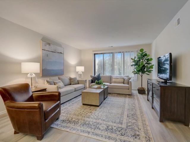 2 BR, 2 BA Apartment 1300 South Finley Road Unit DEV2P, Lombard, IL 60148