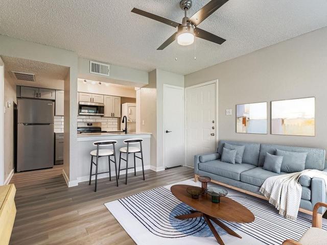 2 BR, 2 BA Apartment 1300 Shady Lane Unit 1308, Bedford, TX 76021