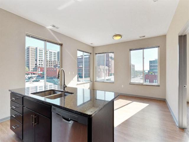 2 BR, 2 BA Apartment 1301 Jones St Unit 209, Omaha, NE 68102
