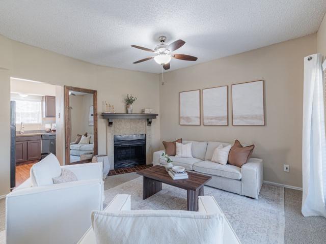 2 BR, 2 BA Apartment 1301 Meadow Creek Dr Unit 0142, Irving, TX 75038