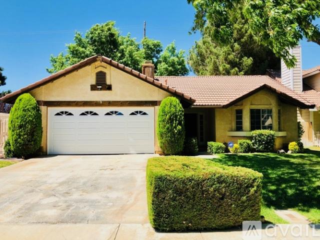 2 BR, 2 BA Apartment 1305 Windsor Pl, Palmdale, CA 93551