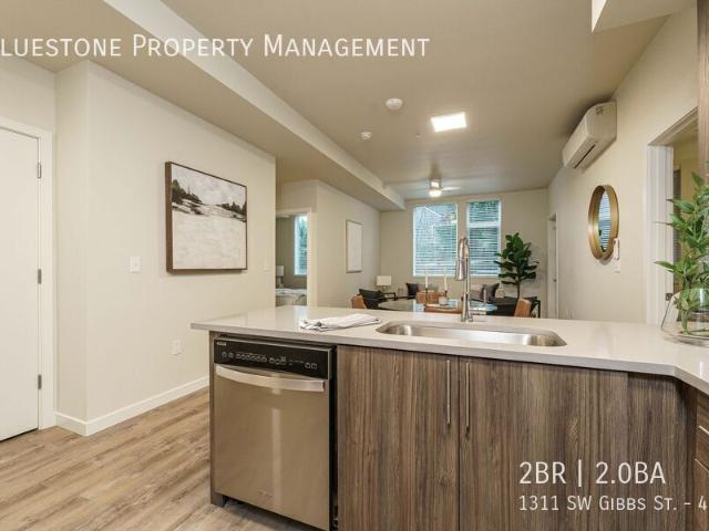 2 BR, 2 BA Apartment 1311 SW Gibbs St Portland, OR 97239