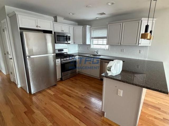 2 BR, 2 BA Apartment 131 Bergen Street, Harrison, NJ 07029