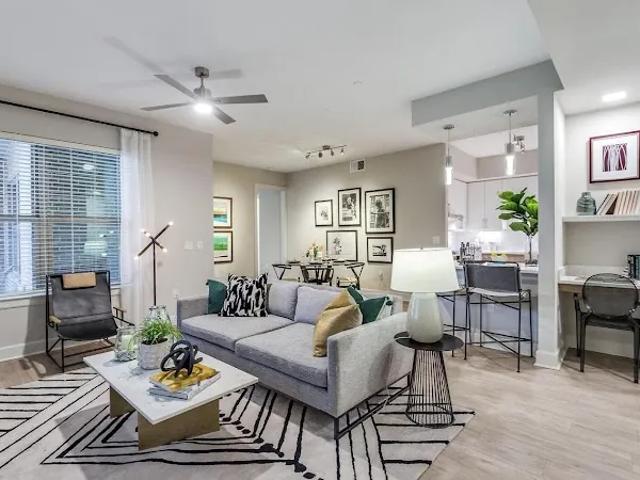 2 BR, 2 BA Apartment 1320 Montrose Blvd, Houston, TX 77019