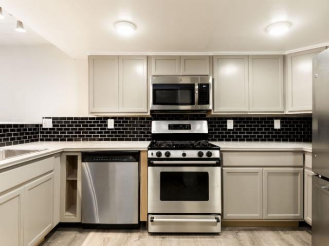 2 BR, 2 BA Apartment 1329 Lombard Street Unit 300, Philadelphia, PA 19147