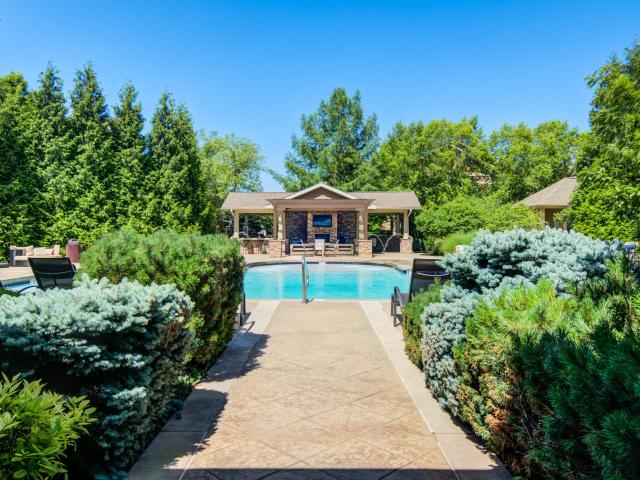 2 BR, 2 BA Apartment 13310 Melrose Ln Unit 03 207, Overland Park, KS 66213