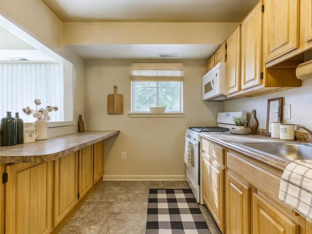2 BR, 2 BA Apartment 13322 Hunter Hill Drive Unit B, Hagerstown, MD 21742