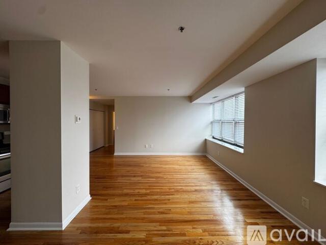 2 BR, 2 BA Apartment 1337 W Fargo Ave, Unit 1201, Chicago, IL 60626