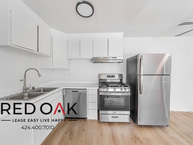 2 BR, 2 BA Apartment 134 N Mariposa Ave, Los Angeles, CA 90004