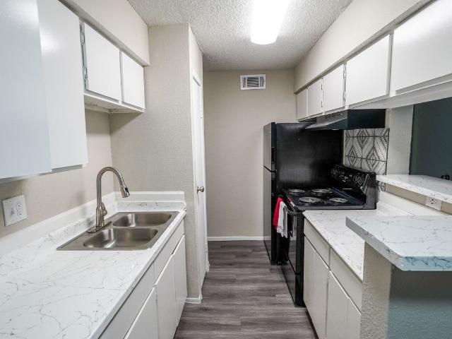 2 BR, 2 BA Apartment 13502 Northborough Dr Unit 906, Houston, TX 77067