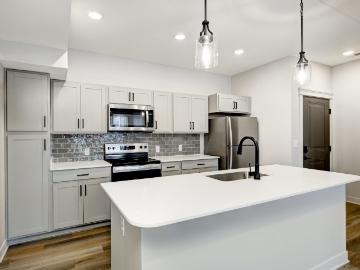 2 BR, 2 BA Apartment 13957 Royal Park Drive Unit 6 6 202, Noblesville, IN 46060