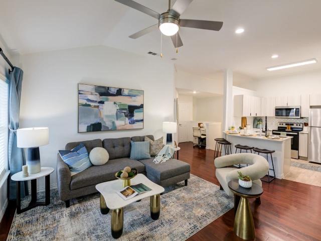 2 BR, 2 BA Apartment 2400 Texas 121 Unit 0902, Euless, TX 76039