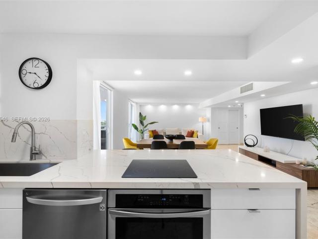2 BR, 2 BA Apartment 2401 Collins Ave # 1508, Miami Beach FL 33140, Miami Beach, FL 33140