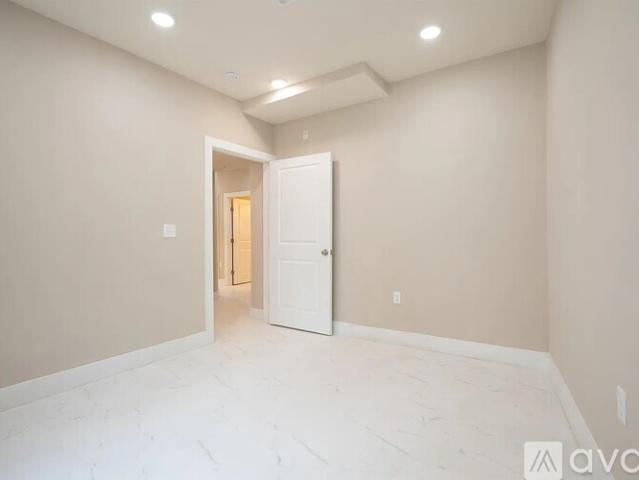 2 BR, 2 BA Apartment 242 Beacon Ave, Unit 101, Jersey City, NJ 07306