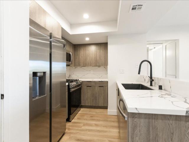 2 BR, 2 BA Apartment 2433 Barry Ave Los Angeles, CA 90064