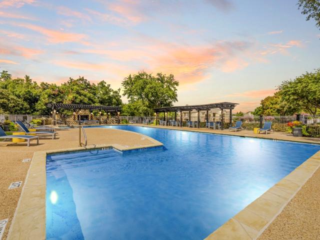 2 BR, 2 BA Apartment 2450 Oak Hill Cir Unit 2411, Fort Worth, TX 76109