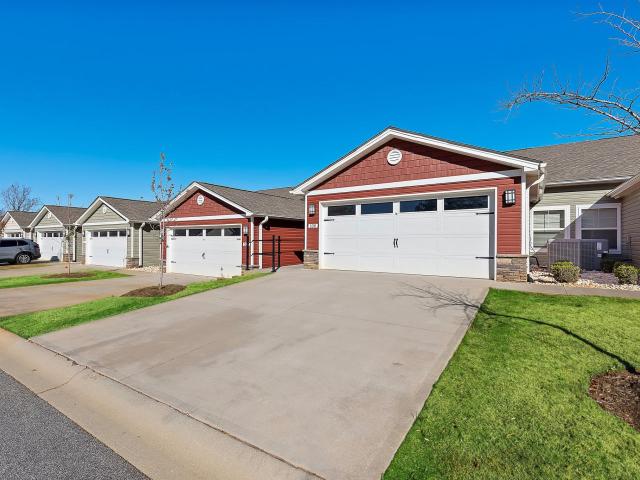 2 BR, 2 BA Apartment 24 Winteroak Lane Unit 8A, Greenville, SC 29607