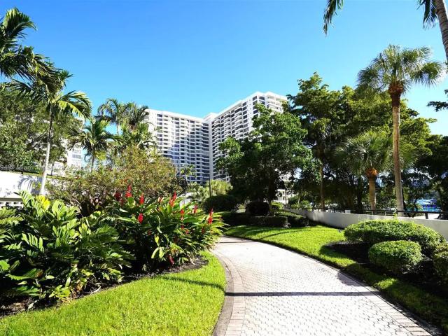 2 BR, 2 BA Apartment 2500 Parkview Dr, Hallandale Beach, FL 33009