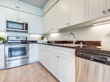 2 BR, 2 BA Apartment 2500 Webster Street Unit 306, Oakland, CA 94612