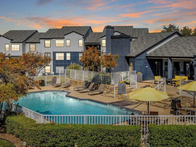 2 BR, 2 BA Apartment 2502 Burney Oaks Lane Unit 704, Arlington, TX 76006