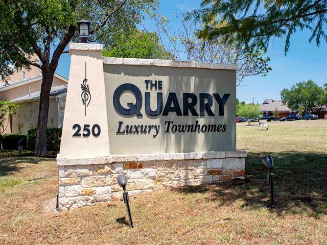 2 BR, 2 BA Apartment 250 Treeline Park Unit 0503, San Antonio, TX 78209