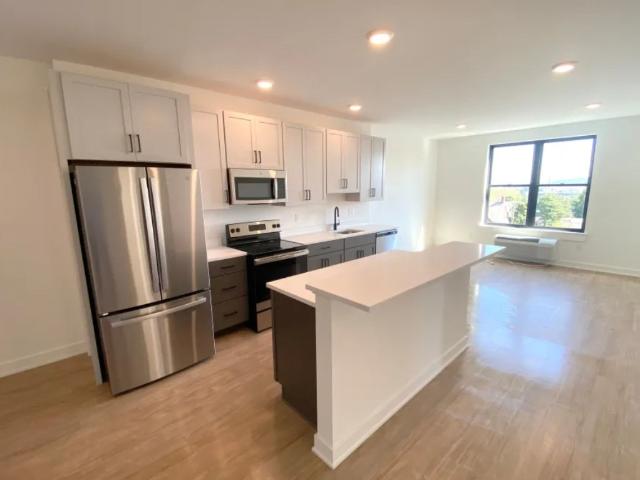 2 BR, 2 BA Apartment 250 East Broad Street Unit 402, Bethlehem, PA 18018