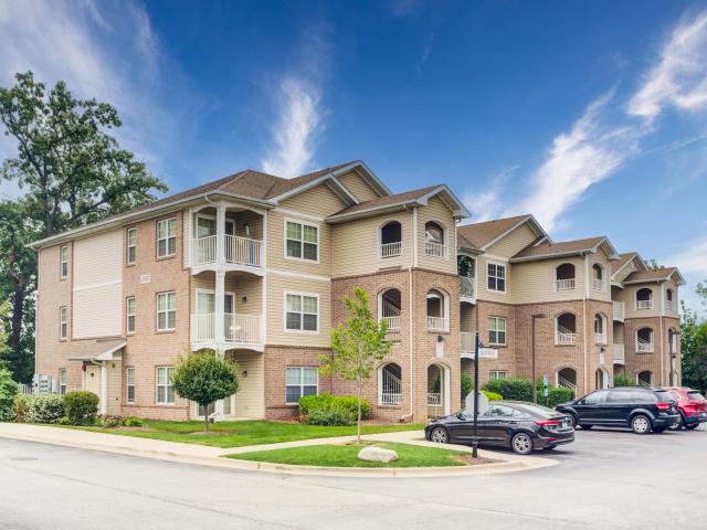 2 BR, 2 BA Apartment 2520 Village Park Drive Unit 19040, Waukegan, IL 60087