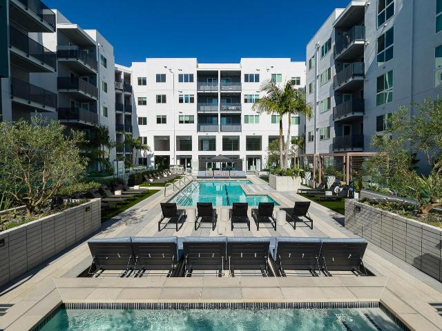 2 BR, 2 BA Apartment 2528 South Grand Avenue Unit 544, Los Angeles, CA 90007