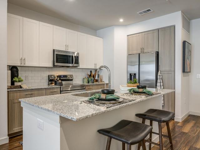 2 BR, 2 BA Apartment 255 Williamsburg Pky Unit J201, Royse City, TX 75189
