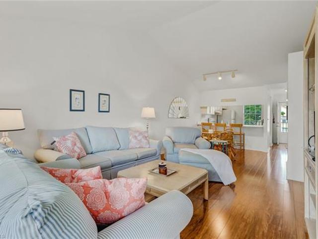 2 BR, 2 BA Apartment 2572 Kings Lake Blvd, Naples, FL 34112